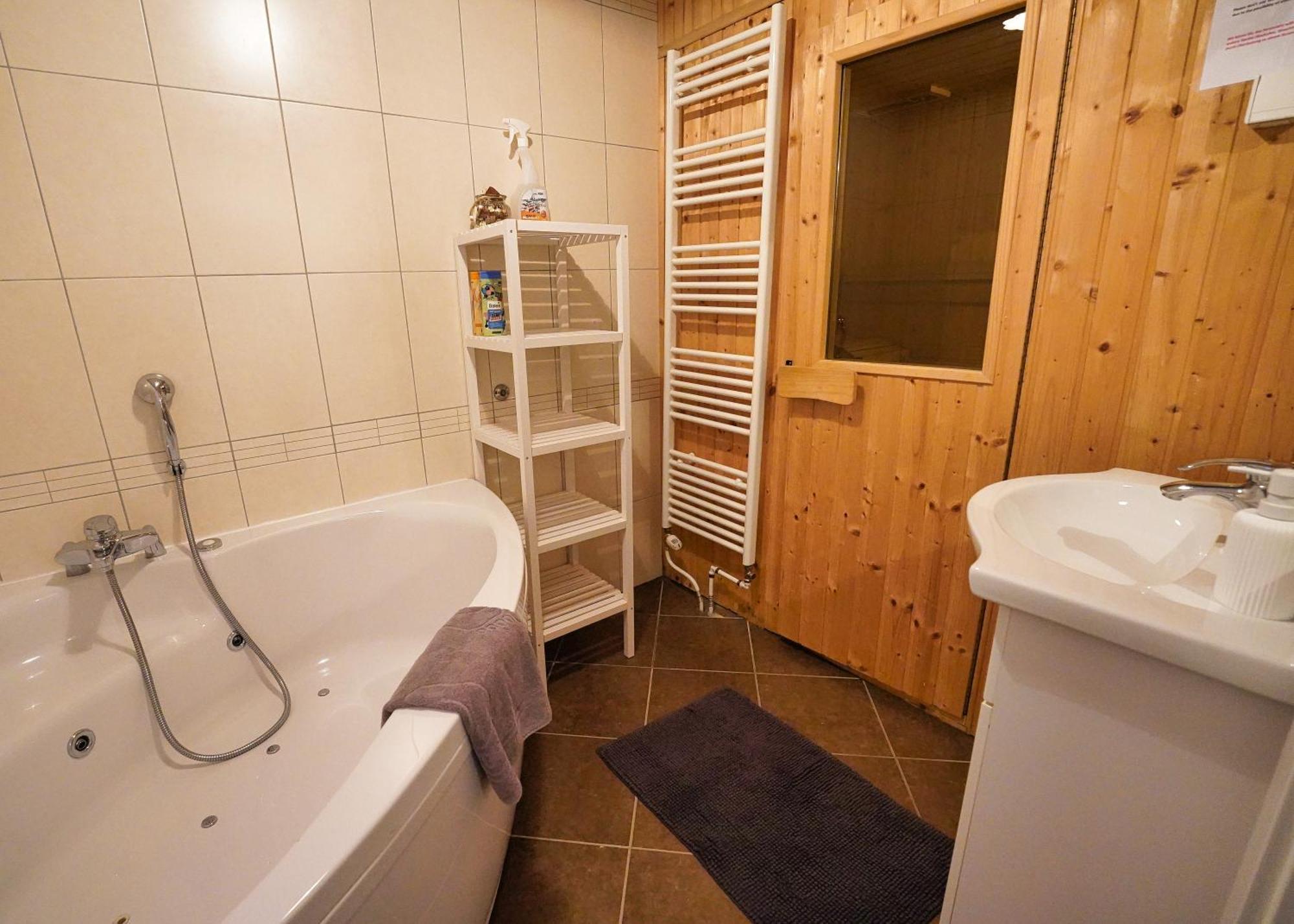 Apartment Mojstrovka With Terrace In City Center Kranjska Gora Buitenkant foto